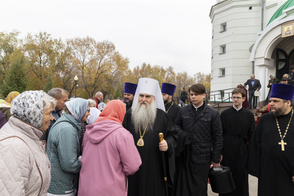 Божественная литургия в храме Всех святых, в земле Русской просиявших, г. Саратова
