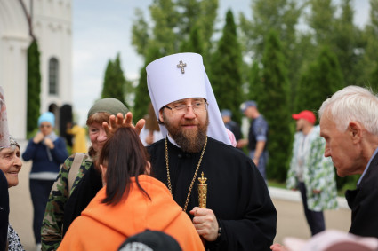 Митрополит Игнатий совершил Литургию в храме великомученика Георгия Победоносца г. Саратова