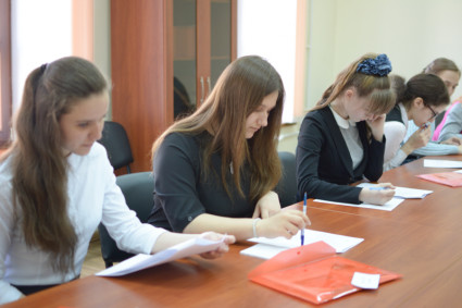 В Саратовской семинарии прошел конкурс для школьников «Молодежь. Общество. Будущее»