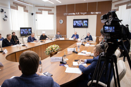 Митрополит Игнатий принял участие в заседании попечительского совета СГУ