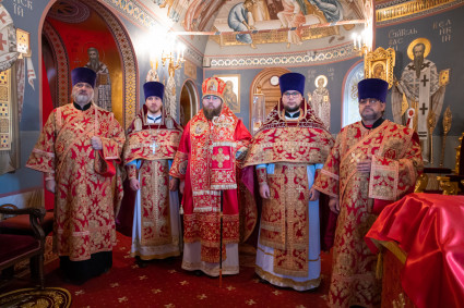 Митрополит Игнатий совершил Божественную литургию пасхальным чином в Свято-Троицком кафедральном соборе г. Саратова