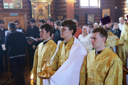 Божественная литургия в храме в честь Сретения Господня г. Саратова