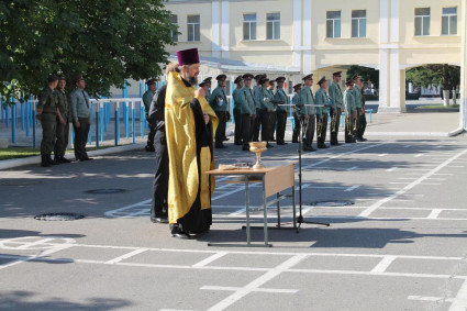 Священник поздравил курсантов института войск национальной гвардии