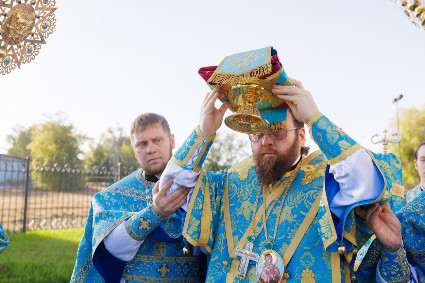 Митрополит Игнатий совершил Великое освящение Вознесенско-Алексиевского храма с. Сторожевка и Божественную литургию в новоосвященном храме