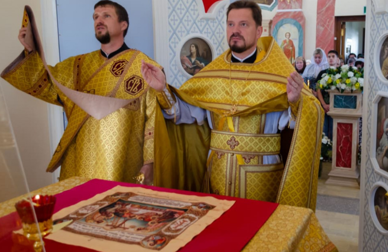 В новом Вознесенском храме с. Сторожевка совершены чин положения антиминса и первая Божественная литургия
