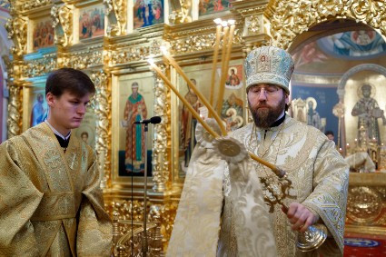 Митрополит Игнатий совершил Божественную литургию в Свято-Троицком кафедральном соборе г. Саратова