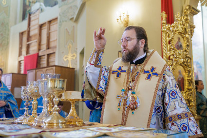 Митрополит Игнатий совершил Божественную литургию в Покровском соборе г. Саратова