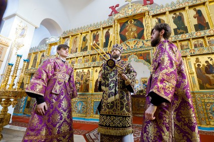Митрополит Игнатий совершил Божественную литургию в Свято-Алексиевском женском монастыре г. Саратова