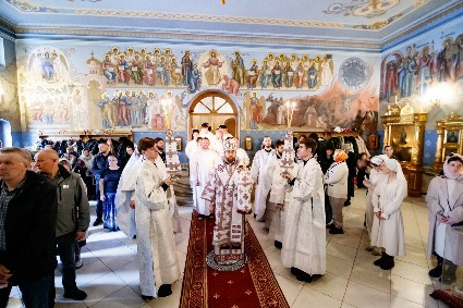 Вечерня в соединении с Крещальной литургией в Свято-Троицком кафедральном соборе г. Саратова