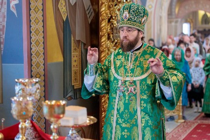 Митрополит Игнатий совершил Божественную литургию в Свято-Троицком кафедральном соборе г. Саратова