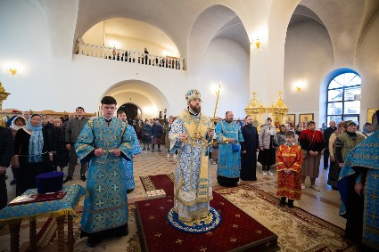 Митрополит Игнатий совершил всенощное бдение в храме Рождества Христова г. Саратова