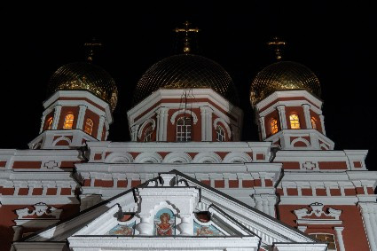 Ночное пасхальное богослужение в Покровском соборе г. Саратова