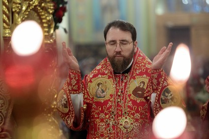 Митрополит Игнатий совершил ночное пасхальное богослужение в Покровском соборе г. Саратова