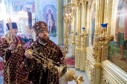 Митрополит Игнатий совершил Божественную литургию в Покровском соборе г. Саратова