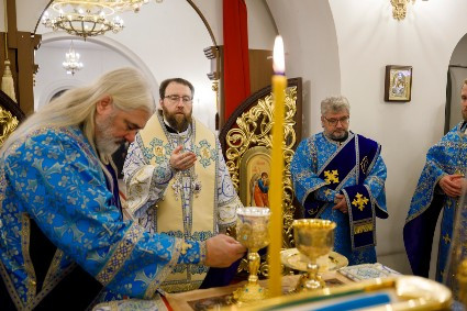 Митрополит Игнатий совершил Божественную литургию в храме преподобного Сергия Радонежского г. Саратова