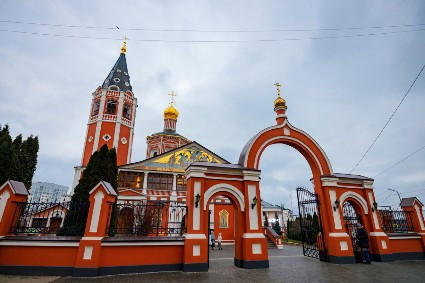 Митрополит Игнатий совершил Божественную литургию в Свято-Троицком кафедральном соборе г. Саратова