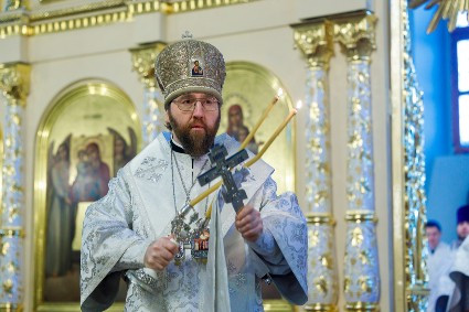 Митрополит Игнатий совершил Божественную литургию, Великую вечерню и чин Великого освящения воды в Свято-Духовском соборе г. Саратова