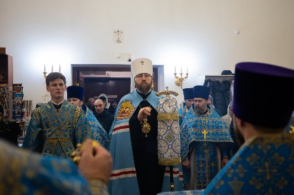 Митрополит Игнатий совершил Божественную литургию во Введенском храме г. Саратова
