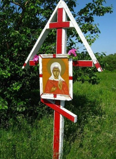 Поклонный крест у источника в честь вмч. Параскевы вблизи с. Толстовка Базарно-Карабулакского района