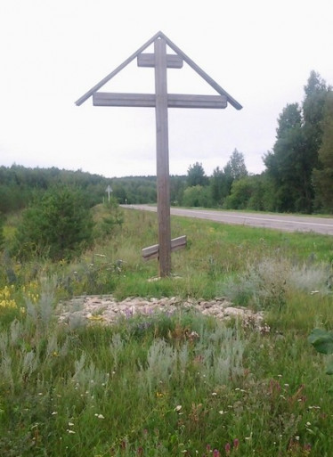 Поклонный крест у перекрёстка дорог в с. Балтай и с. Царевщину