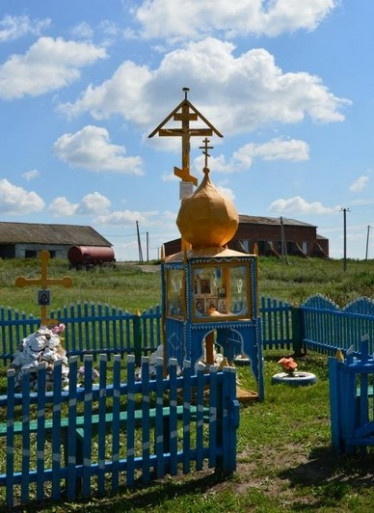 Поклонный крест в с. Большая Гусиха Базарно-Карабулакского района