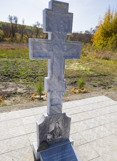 Поклонный крест в с. Голицыно Новобурасского района