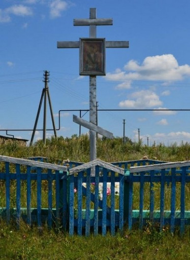 Поклонный крест в с. Малые Озерки Базарно-Карабулакского района