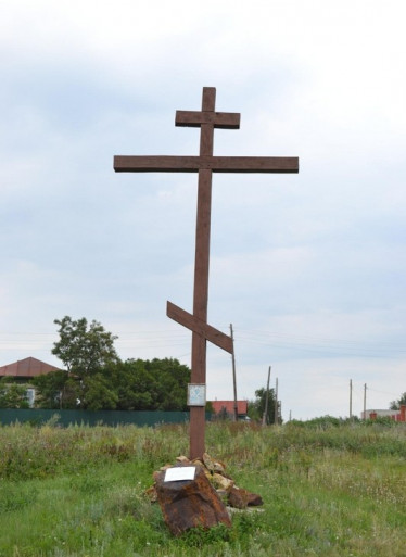 Поклонный крест в с. Озерки Петровского района