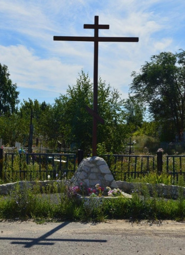 Поклонный крест в с. Тепловка Новобурасского района