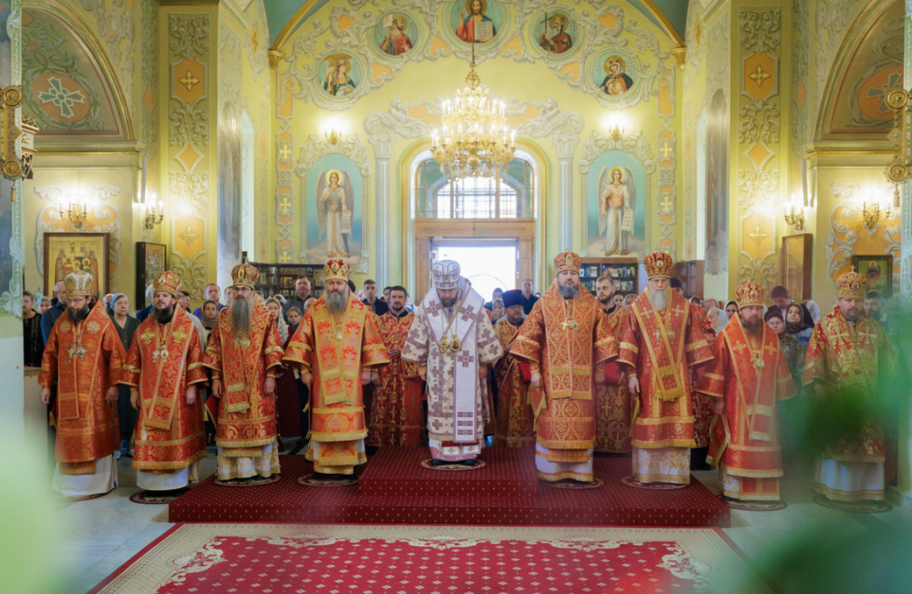 В день празднования Собора Саратовских святых в Покровском соборе г. Саратова совершено архиерейское богослужение