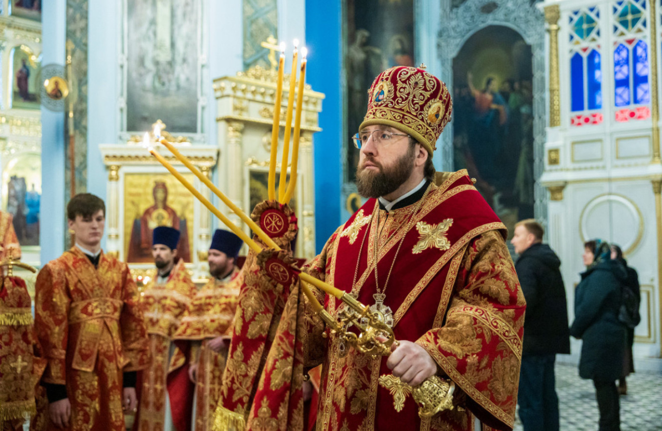 Митрополит Игнатий совершил Божественную литургию в Свято-Духовском соборе г. Саратова