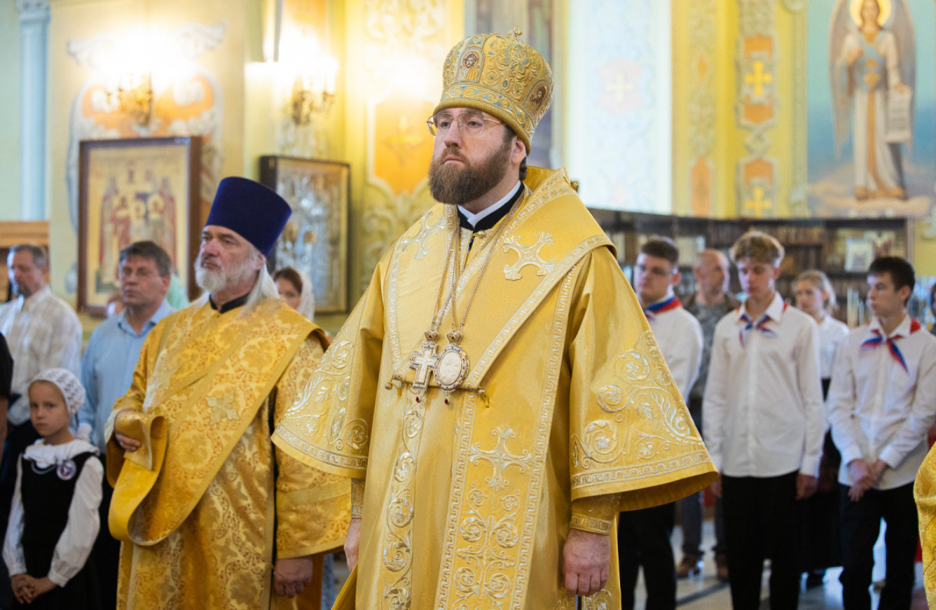 Митрополит Игнатий совершил Божественную литургию в Покровском соборе г. Саратова