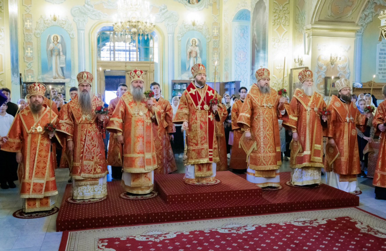 В канун Собора Саратовских святых совершено соборное архиерейское богослужение