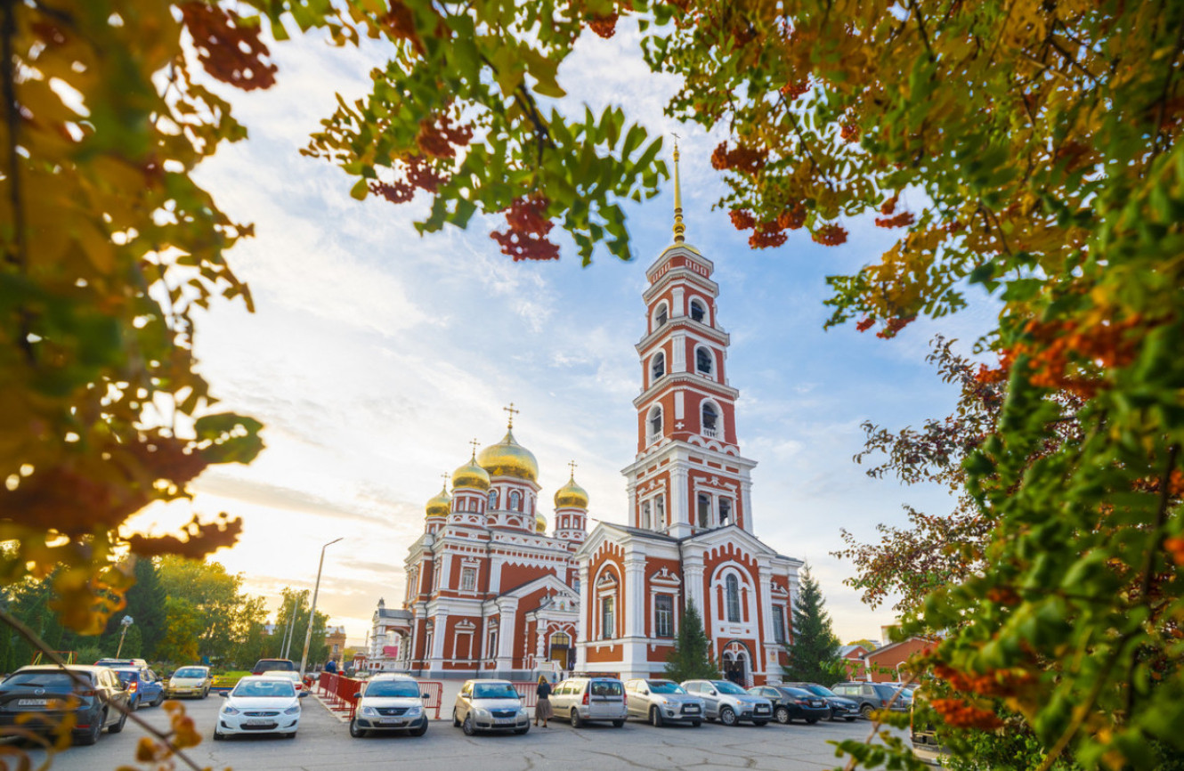 Митрополит Игнатий совершил Божественную литургию в Покровском соборе г. Саратова (часть 1)
