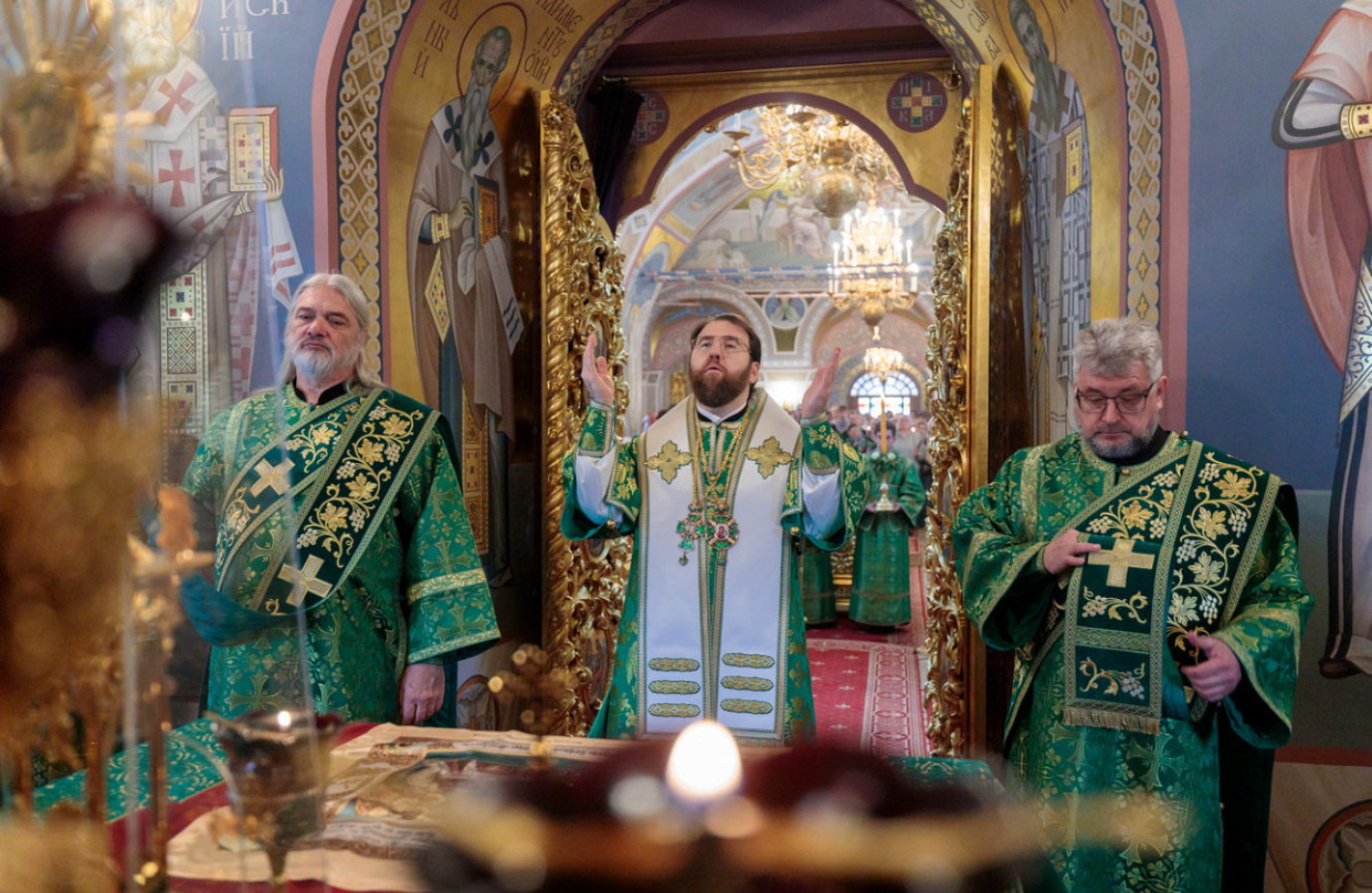 Митрополит Игнатий совершил Божественную литургию в Свято-Троицком кафедральном соборе г. Саратова