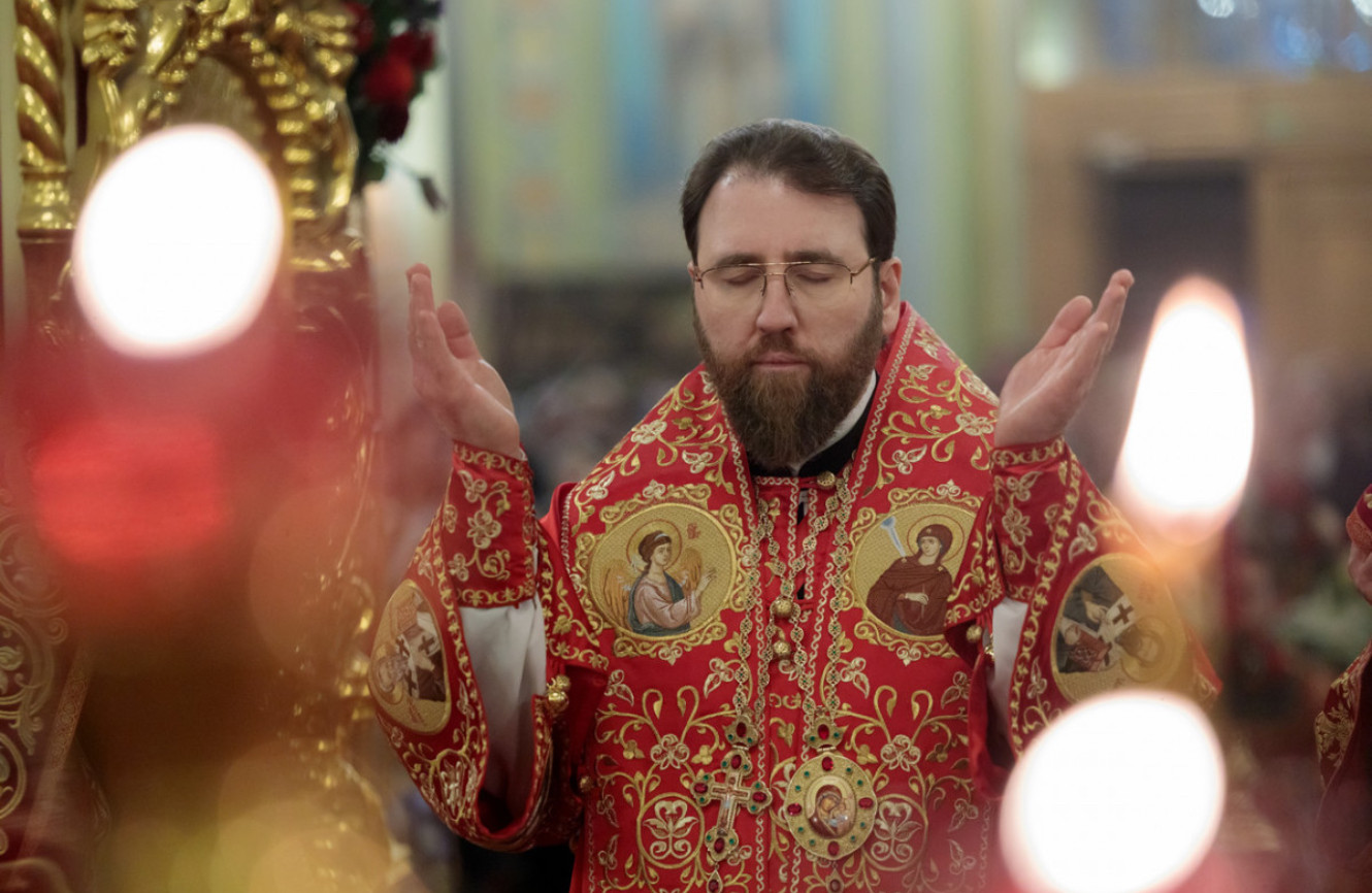 Митрополит Игнатий совершил ночное пасхальное богослужение в Покровском соборе г. Саратова