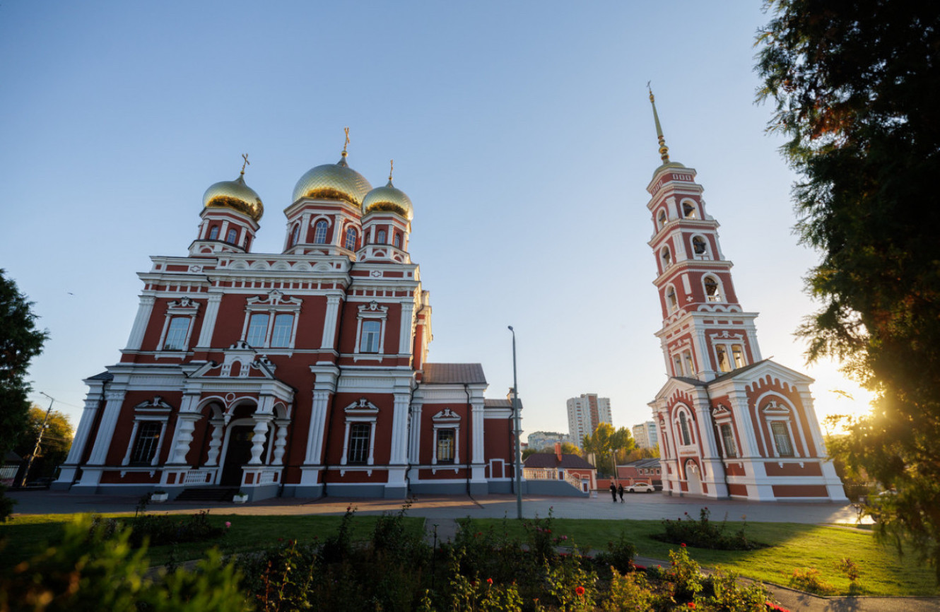 Митрополит Игнатий совершил всенощное бдение в Покровском соборе г. Саратова (часть 1)