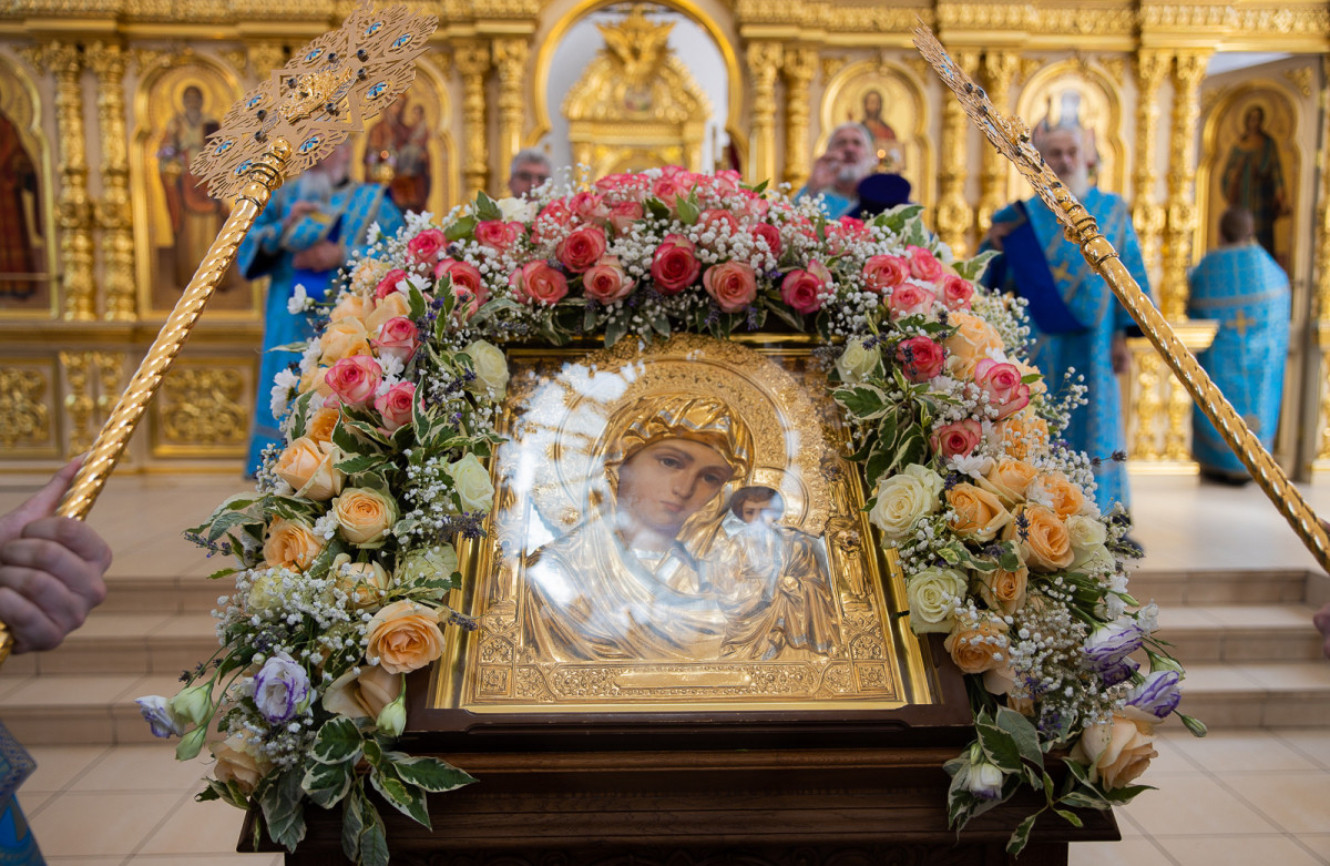 Митрополит Игнатий совершил Божественную литургию в храме Казанской иконы Божией Матери г. Саратова