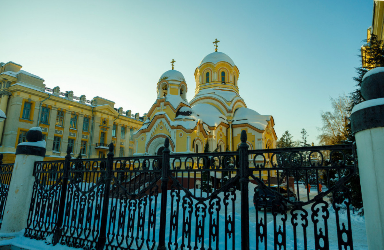 Митрополит Игнатий совершил Божественную литургию в Кирилло-Мефодиевском храме при СГУ